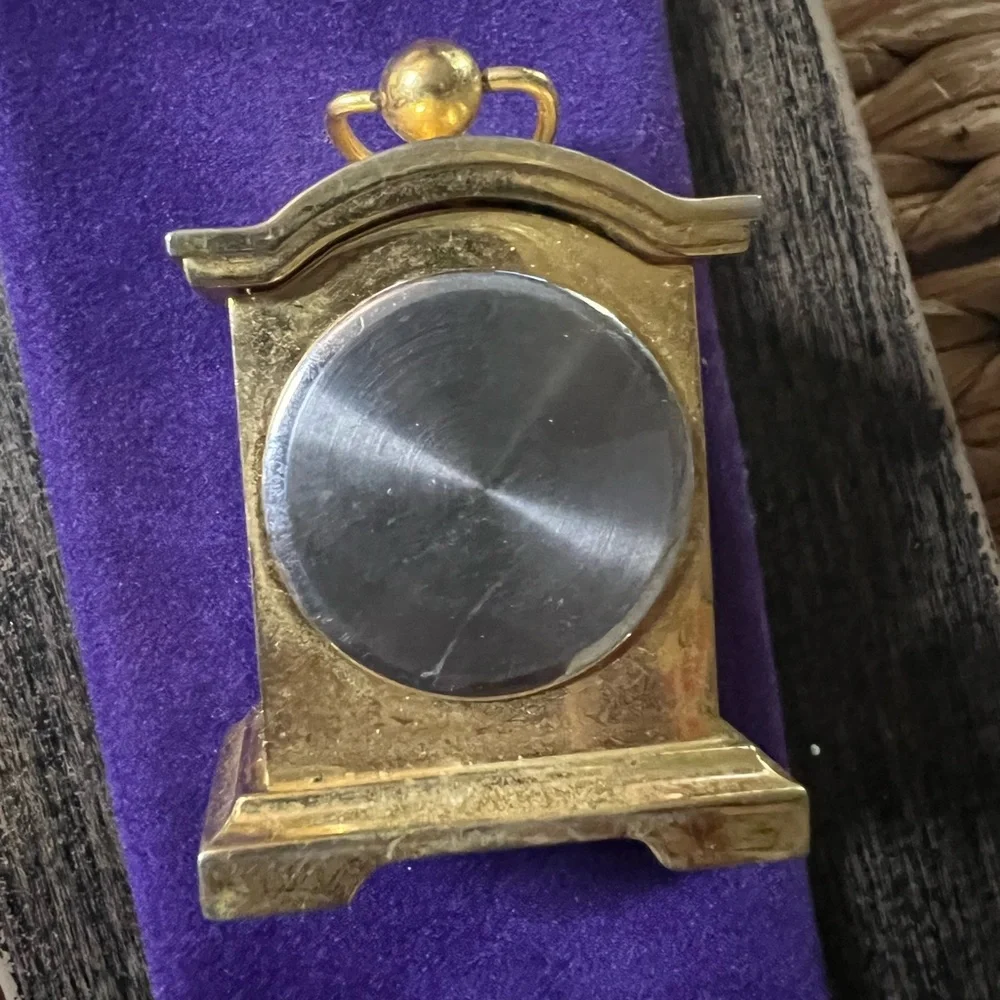 Small clock - Picture 2 of 2